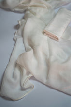 Load image into Gallery viewer, Premium single stitch                     Modal hijab snow (off white)